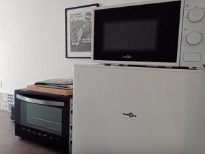 L'ancienne écurie, near Carcassonne, private and charming accomodation Corporate bookings accepted的厨房或小厨房