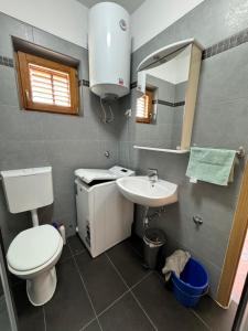 Ένα μπάνιο στο Apartman Silo
