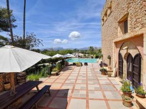 Swimmingpoolen hos eller tæt på Finca in Alcudia with Pool near Playa MorerVermell