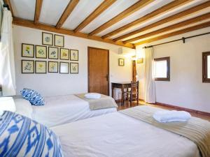 En eller flere senge i et værelse på Finca in Alcudia with Pool near Playa MorerVermell