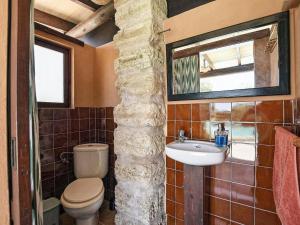 Et badeværelse på Finca in Alcudia with Pool near Playa MorerVermell + 32 billeder