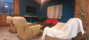 Posezení v ubytování HOSTEL ARRAYAN BARILOCHE