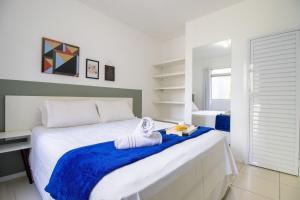 a bedroom with a bed with a tray of towels on it at JAO32 - 1 Suíte, TV Smart, Wi-Fi in Balneário Camboriú