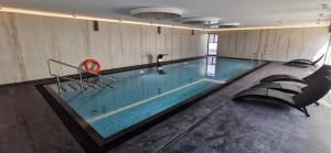 Bazén v ubytovaní Solny Resort - Apartament Aida A048 alebo v jeho blízkosti