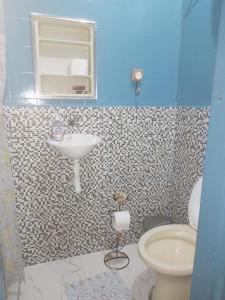 a bathroom with a sink and a toilet at Casinha Centro histórico in Paraty