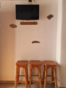 טלויזיה ו/או מרכז בידור ב-Bright & Relaxing Loft with attic room in the heart of Mykonos city