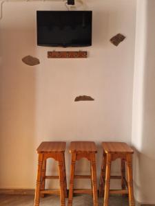 A television and/or entertainment centre at Bright & Relaxing Loft with attic room in the heart of Mykonos city