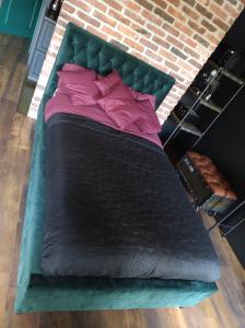 En eller flere senge i et værelse på Steampunk Apartment