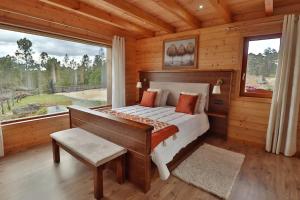 Ένα ή περισσότερα κρεβάτια σε δωμάτιο στο Retiro do Vouga +25 φωτογραφίες