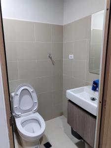 Ένα μπάνιο στο Cozy 642 shore3 residence tower2 near MOA