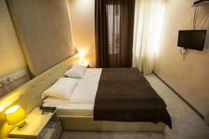 Voodi või voodid majutusasutuse Tbiliseli Inn toas