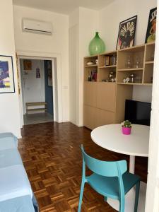 a living room with a table and a blue chair at Casa Boccardi in Taranto