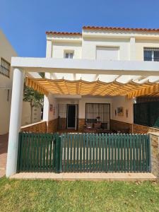 Το κτήριο όπου στεγάζεται  το διαμέρισμα +24 φωτογραφίες