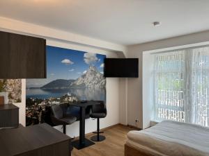 a bedroom with a desk and a view of a mountain at Seepanorama an der Esplanade 2 in Gmunden