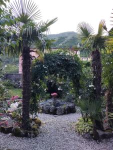 A garden outside Le ortensie di Villa Vittoria nel verde a pochi minuti di auto dalle spiagge