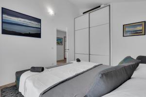 Postel nebo postele na pokoji v ubytování Apartmani Vanda