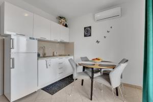 Kuchyň nebo kuchyňský kout v ubytování Apartmani Vanda