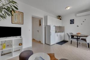 Kuchyň nebo kuchyňský kout v ubytování Apartmani Vanda