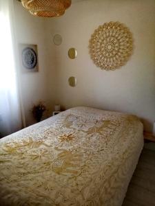 a bedroom with a bed and two mirrors on the wall at Bulle de paix en Provence in Bras-dʼAsse
