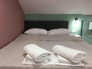 a bedroom with a bed with towels on it at Ρομαντικό Πέτρινο Διαμέρισμα για Ζευγάρια - Apt I in Chania Town