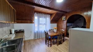 Kuchyň nebo kuchyňský kout v ubytování Nest for rest