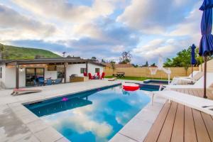 a backyard with a swimming pool and a basketball hoop at 5BR Oasis - Pool, Hot Tub & Luxe Outdoor Retreat in Santee