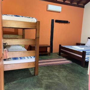 a room with two bunk beds in a room at Pousada Recanto Janbor in Olímpia +10 photos