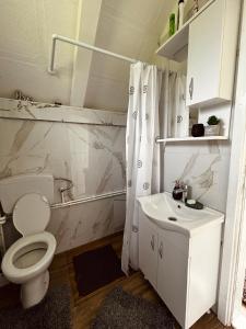 Kupatilo u objektu Magic Corner