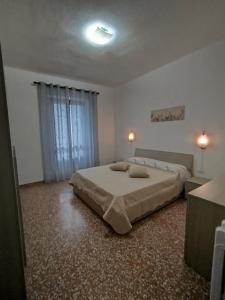 a bedroom with a large bed and a window at Aria Pura in Monforte dʼAlba