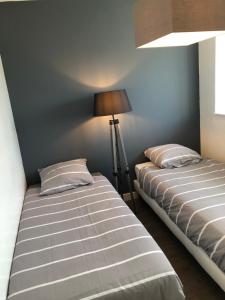 Postel nebo postele na pokoji v ubytování Maison en bord de mer