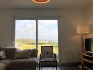 TV a/nebo společenská místnost v ubytování Maison en bord de mer