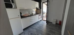 Dapur atau dapur kecil di Apartman Joanna +8 gambar