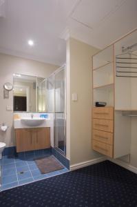 
A bathroom at Murray River Lodge Luxury Boutique Accommodation B&B - Adults only
