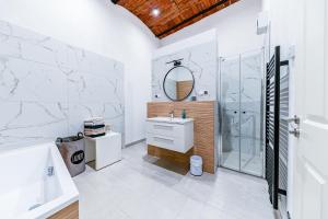 A bathroom at Living&Comfort Lofts I Wifi I Smart-TV I Fahrradparkplätze I quiet I free parking I nur 10min bis zur Innenstadt