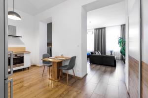 A kitchen or kitchenette at Skackavá - beautiful new apartment in direct centrum, 24h self check-in