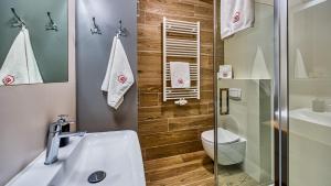 Kúpeľňa v ubytovaní 5D Apartamenty Fredry 2/47