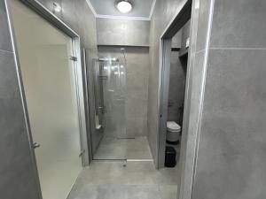 Kúpeľňa v ubytovaní Krioneri Suites Parga