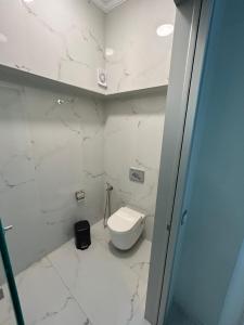 Kúpeľňa v ubytovaní Krioneri Suites Parga