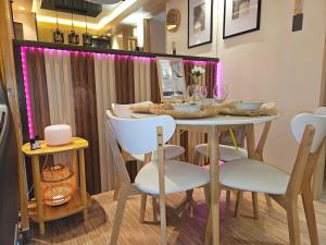 Fotografie z fotogalerie ubytování Dlighful Pad's MassageChair FreeParking Bar Park Garden v destinaci Manila