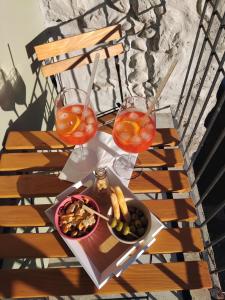a table with two glasses and a plate of food at Casa il Grappolo in Momo