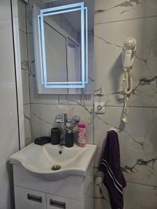 Ein Badezimmer in der Unterkunft MM apartman