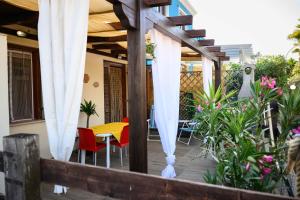 Gallery image of Residenza Grecale villetta con veranda vicino al paese in Stintino