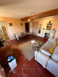 Posedenie v ubytovaní Charmant T3 au cœur de la vieille ville