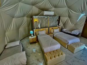 Postel nebo postele na pokoji v ubytování Cuzy bubbel luxury