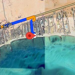 a map of a swimming pool with a red arrow at شاليه سياحي مكيف صف أول علي البحر مباشره ومكيف وبحديقه خاصه in Ras Sedr