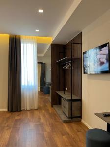 TV a/nebo společenská místnost v ubytování North Alb Hotel