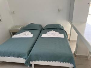 Postel nebo postele na pokoji v ubytování ENE’S Mýkonos