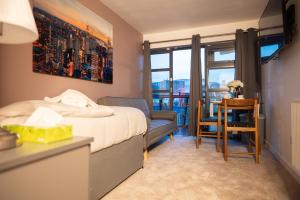 Digbeth Aparthotel客房内的一张或多张床位