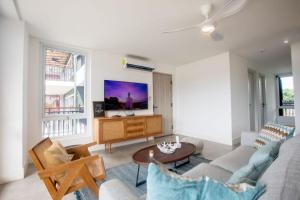 TV a/nebo společenská místnost v ubytování Blue Venao CONDO APARTMENT C21