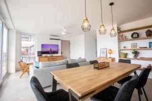 TV a/nebo společenská místnost v ubytování Blue Venao CONDO APARTMENT C21